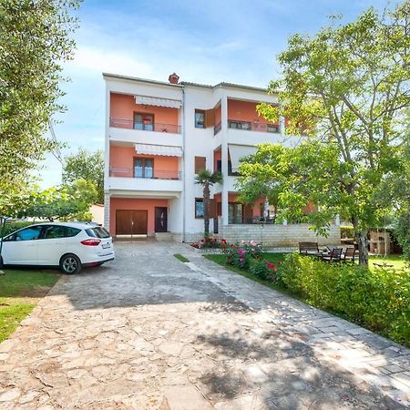 Apartments Adria ロヴィニ エクステリア 写真