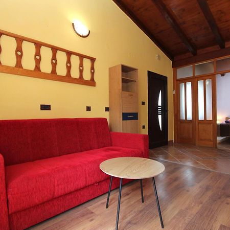 Apartments Adria ロヴィニ エクステリア 写真