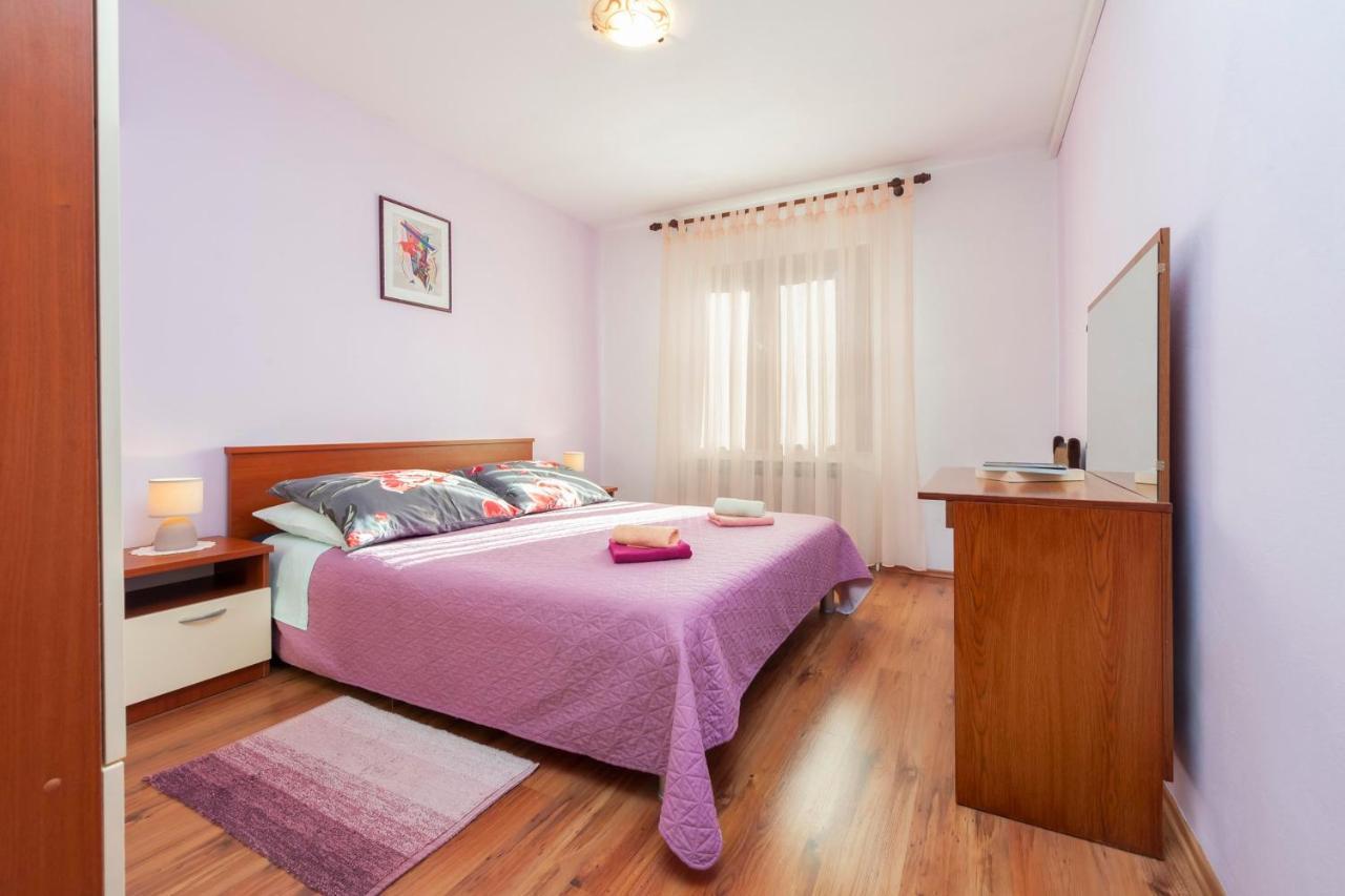 Apartments Adria ロヴィニ エクステリア 写真