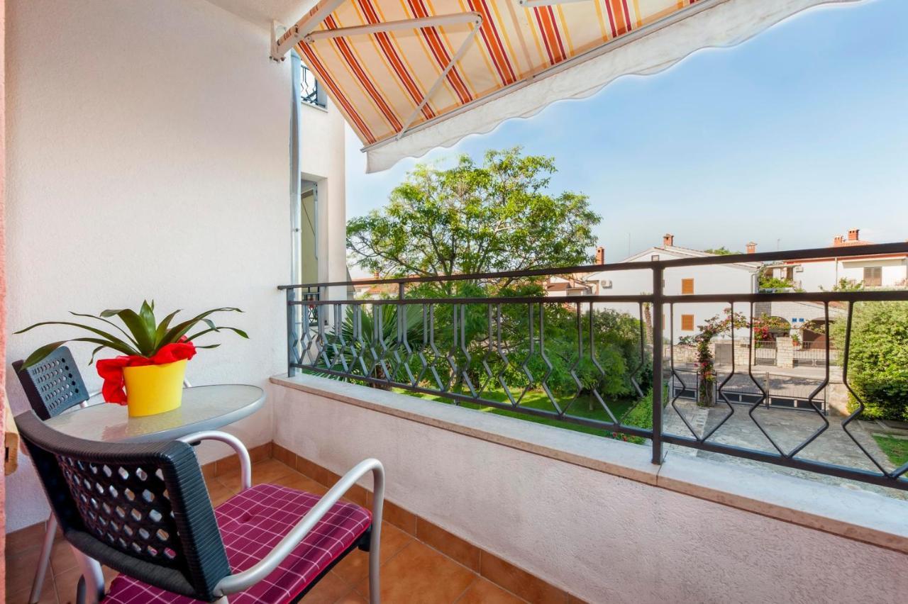 Apartments Adria ロヴィニ エクステリア 写真
