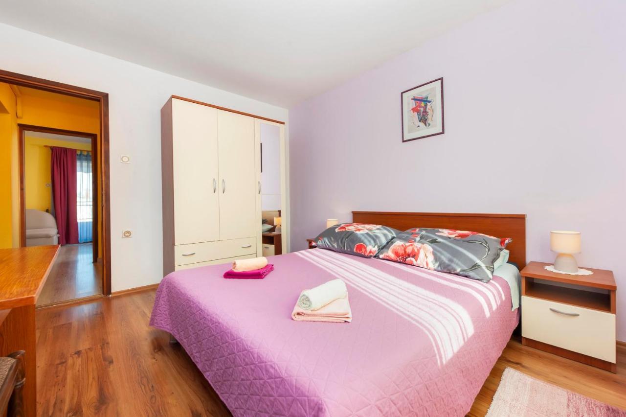 Apartments Adria ロヴィニ エクステリア 写真