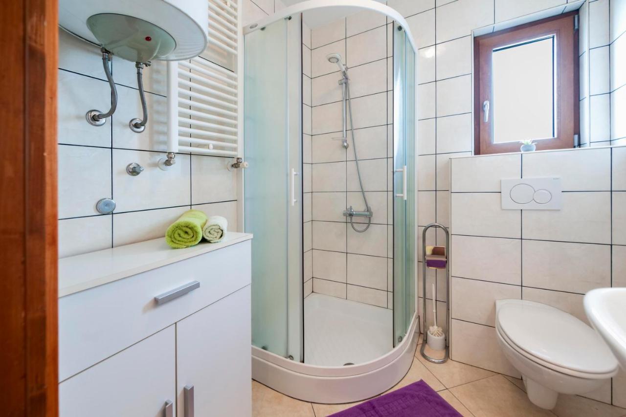 Apartments Adria ロヴィニ エクステリア 写真