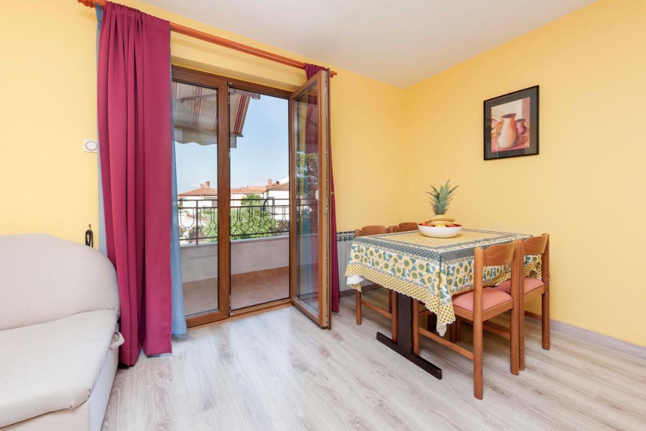 Apartments Adria ロヴィニ エクステリア 写真