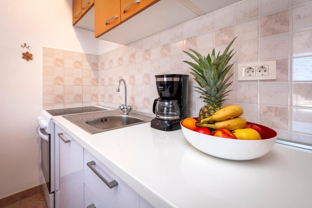 Apartments Adria ロヴィニ エクステリア 写真