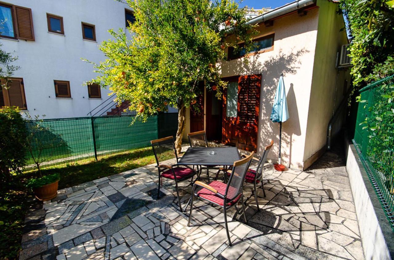 Apartments Adria ロヴィニ エクステリア 写真