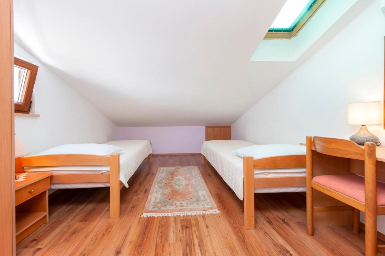 Apartments Adria ロヴィニ エクステリア 写真