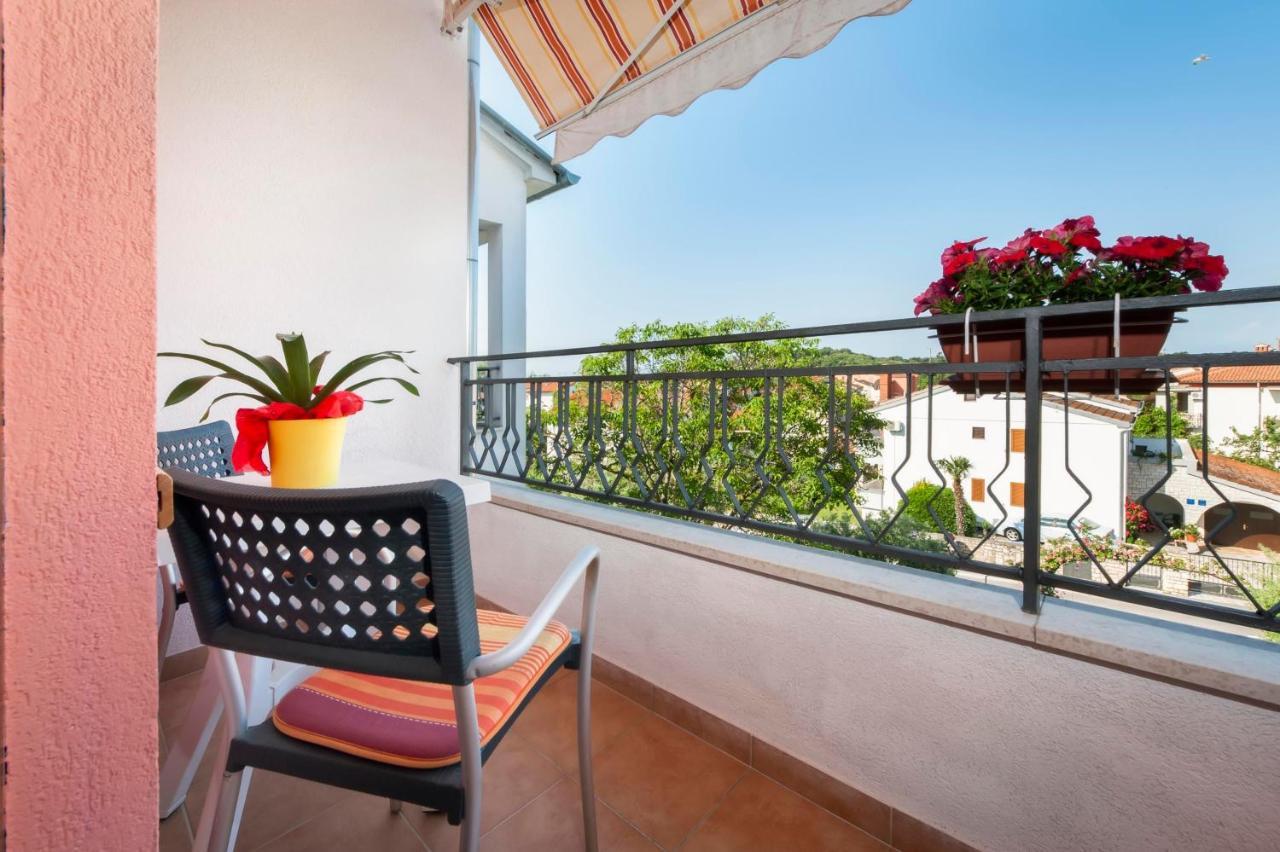 Apartments Adria ロヴィニ エクステリア 写真
