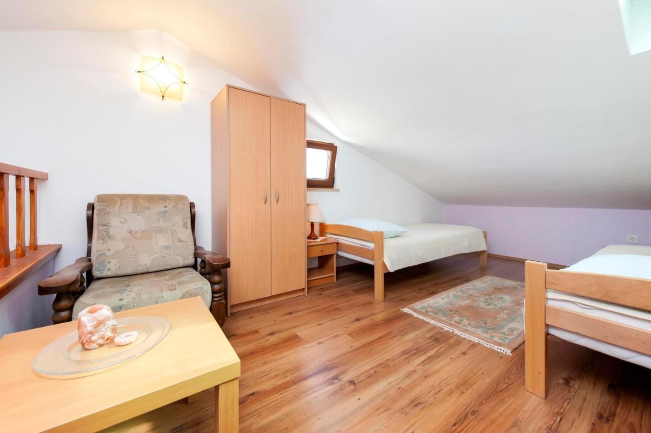 Apartments Adria ロヴィニ エクステリア 写真