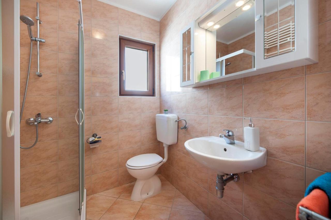 Apartments Adria ロヴィニ エクステリア 写真