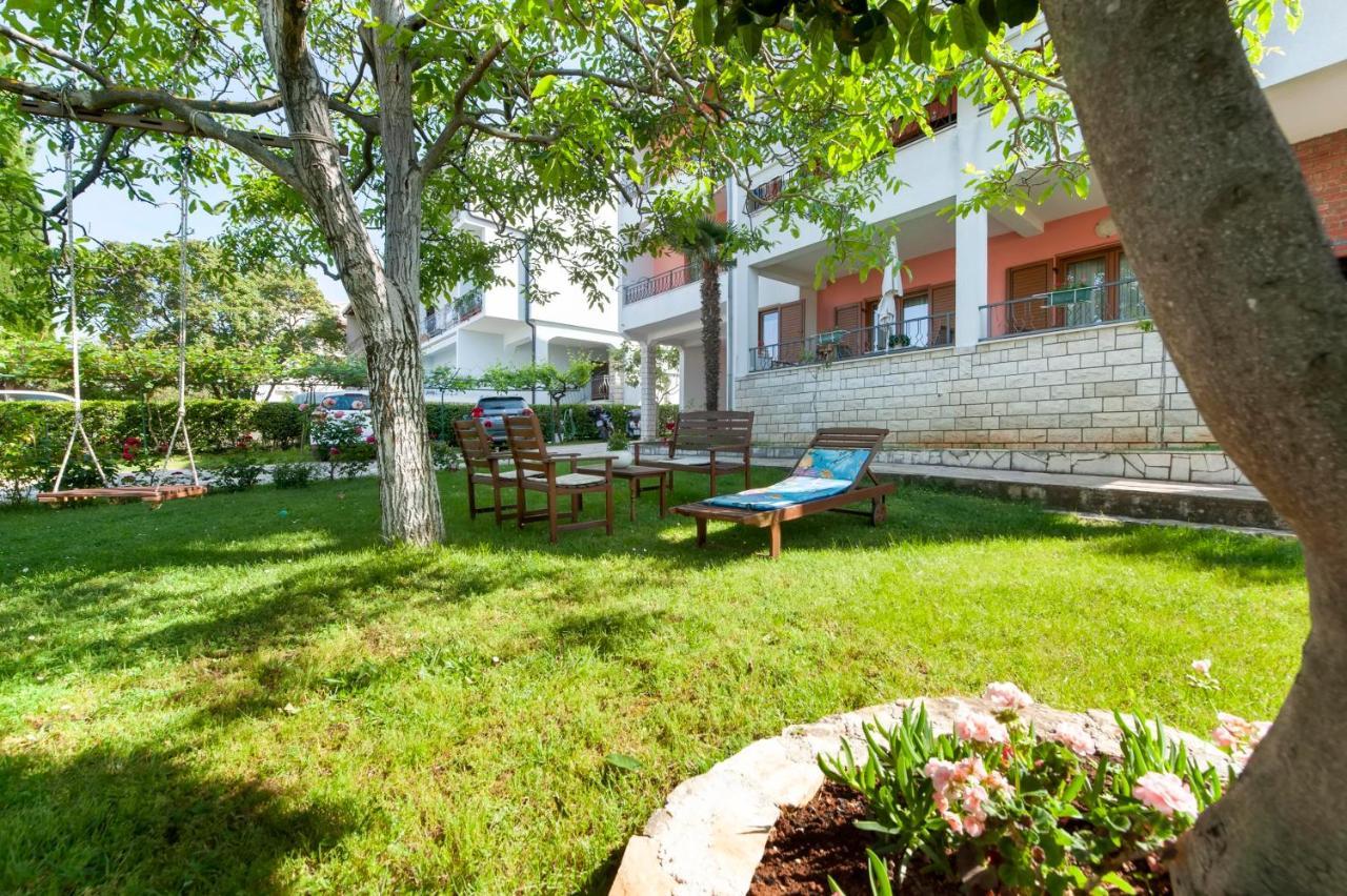Apartments Adria ロヴィニ エクステリア 写真